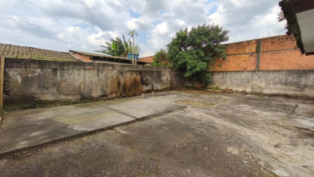 Casa á venda - Rua Iara n°246 - Emboguaçu-3