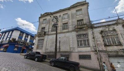 Prédio Comercial na xv de Novembro esquina com Alberto de Abreu.-2