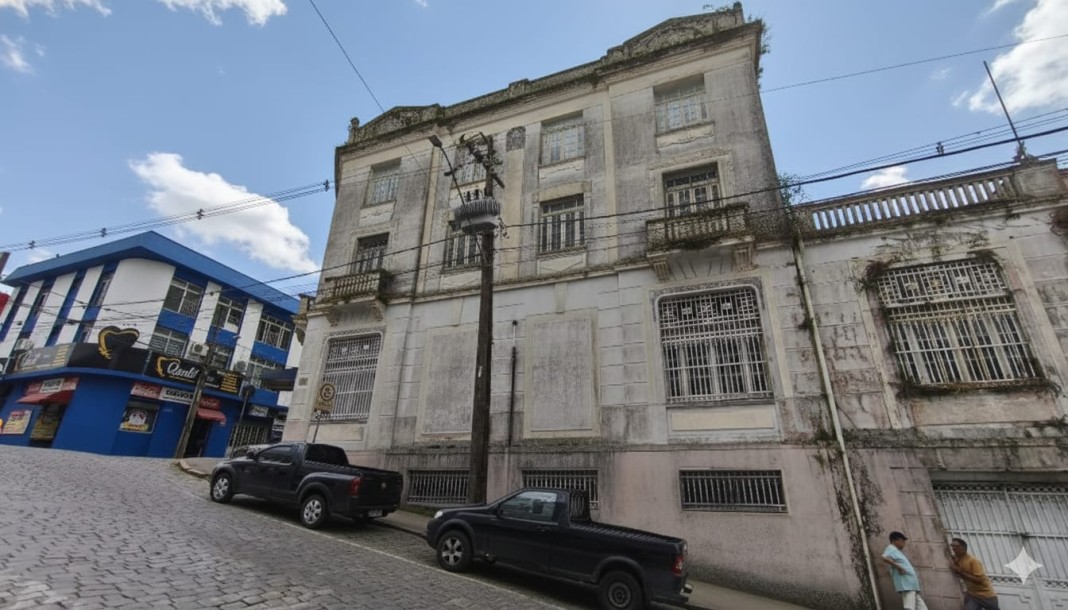 Prédio Comercial na xv de Novembro esquina com Alberto de Abreu.-2