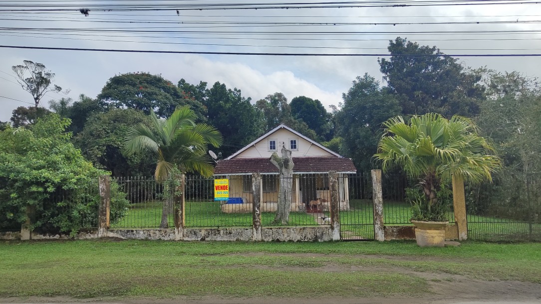Casa em  Alexandra com amplo terreno-1